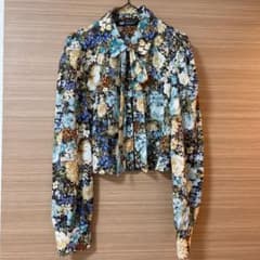 ZARA ザラ クロップド丈プリント柄シャツ 花柄 Mサイズのサムネイル