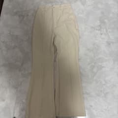 ハイウエスト センタープレス フレアパンツ アイボリーのサムネイル