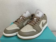 Nike Air Jordan 1 Low ベージュ/ブラウン　28.5cmのサムネイル
