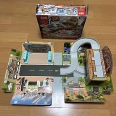 箱付き☆トミカ カーズ あそべるマップ ラジエータースプリングス Amazon | ディズニー カーズ トミカ あそべるマップ ラジエーター