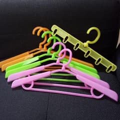 専用★子供から大人まで　６連ハンガーのサムネイル
