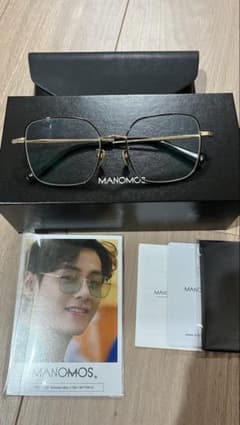 MANOMOS BTS V テテ着用　ゴールド×ブラックのサムネイル