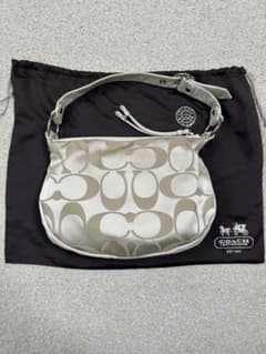 COACH シグネチャー柄 ベージュ ワンショルダーバッグ 13636 - メルカリ