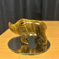 天然石 猪 置物 虎目石　ミラー付きのサムネイル