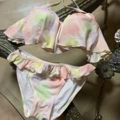 パステルカラーの優しい色合いで、フリルが可愛いです。一度だけの試着のみです。のサムネイル