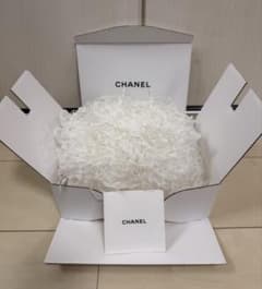 CHANEL ギフト箱 ホワイトのサムネイル