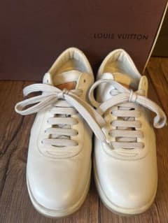 Louis Vuitton low-top sneakers, white, with box and dust bag, in excellent condition.