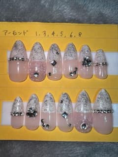 ハンドメイドジェルネイルチップ(2枚おまけ付き)のサムネイル