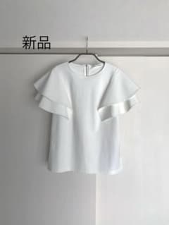 新品【エムプルミエブラック】袖フリルトップスブラウス☆白ホワイト 