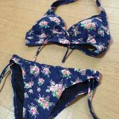 REAECCA TAYLOR 水着のサムネイル