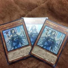 遊戯王 青き眼の巫女のサムネイル