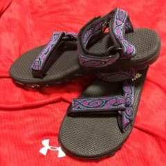 Teva サンダル　24.5cmくらいです。新品未使用！のサムネイル