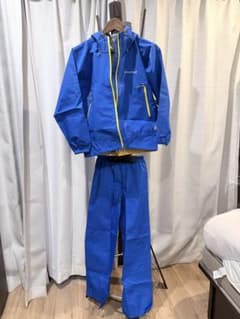 〈美品〉モンベル　150cm フード付きレインスーツのサムネイル