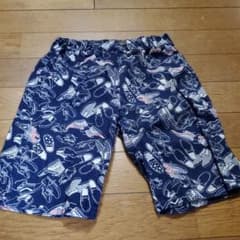 美品☆スニーカー柄　ハーフパンツのサムネイル