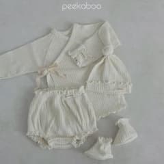 新生児　peekaboo アイボリー　ニューボーン　退院着のサムネイル