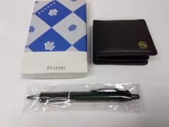 皇居　菊の紋章　牛革製　まちつき小銭入れ　黒　皇居ボールペン付　新品未使用品 皇居 菊の紋章 牛革製 まちつき小銭入れ 黒 皇居ボールペン付 新品未