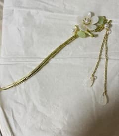 髪飾り 花モチーフ 揺れるチャームのサムネイル