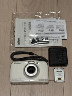 希少美品 人気色ホワイトNikon COOLPIX S33 - メルカリ