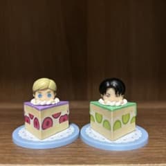 Attack Titan Set of 2 mini figures