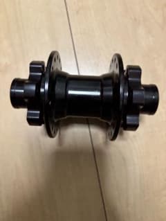 フロントハブ スルーアクスル 110×20 ブラック 32H PCD58mmのサムネイル