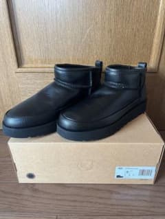 UGG CLASSIC ULTRA MINムートン 黒　ブラック　24センチのサムネイル
