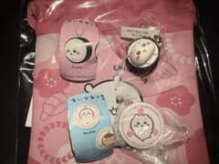 【ちいかわ】くら寿司　びっくらポン　フィギュア　巾着　缶バッチ　3点セットのサムネイル