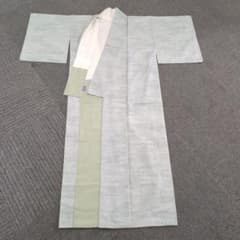 薄いグレーと緑の着物　裄丈60cm、身丈152cmのサムネイル