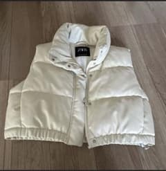 ZARA フェイクレザー ダウンベスト ホワイト - メルカリ