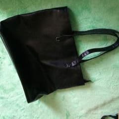 黒のトートバッグのサムネイル