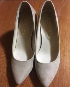 ベージュ パンプス 黒のサムネイル
