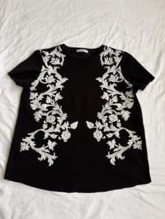 ZARA 刺繍入り 半袖Tシャツ ブラックのサムネイル