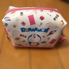 【新品タグ付き】 ドラえもん　手のひらぷっくりポーチ　暗記パンチャーム付き