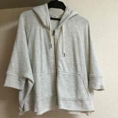 ショート丈 パーカーのサムネイル