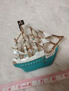 帆船デザイン ブローチ 海賊旗付きのサムネイル