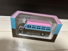 ARASHI バス型ミニチュア ピンク・水色 Amazon | 嵐を旅する展覧会 グッズ ダイキャストカー バス | ミニカー