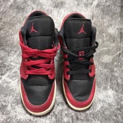 NIKE AIR JORDAN 1 LOW スニーカー レッド ブラックのサムネイル