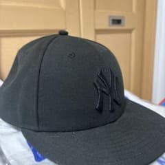 h*o様 ニューヨークヤンキース キャップ ブラックのサムネイル