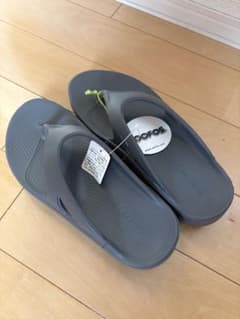 OOFOS サンダル グレー M6 W8 EU39 25cm コストコ OOFOS サンダル グレー M6 W8 EU39 25cm コストコ - メルカリ