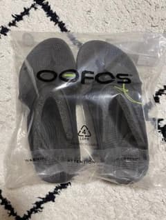 【新品未使用】OOFOS (ウーフォス)サンダル　27cmのサムネイル