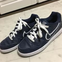 ナイキ スニーカーのサムネイル