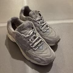 New Balance 725 ピンクベージュ スニーカー