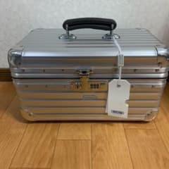 ✴︎超希少✴︎新品未使用✴︎RIMOWAクラシックフライトビューティケースリモワのサムネイル