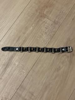 スタッズ付き黒レザーブレスレットのサムネイル