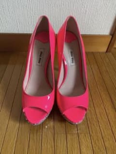 miumiu エナメルグリッターラメパンプスのサムネイル