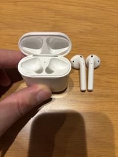 AirPods本体 ホワイト 充電ケース付きのサムネイル
