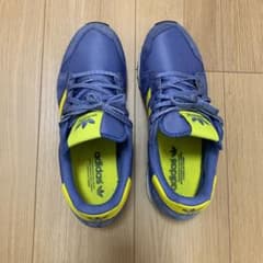 adidas  スニーカーのサムネイル