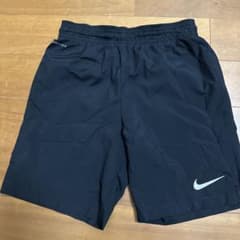 Nike DRI-FIT ブラック ハーフパンツ 140-150cmのサムネイル