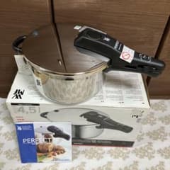 WMF パーフェクト圧力鍋　4.5L ドイツ製　貝印　　未使用品のサムネイル