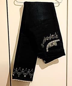 デニムパンツ　＊     axes femme 刺繍入りのサムネイル