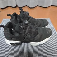 Reebok Insta Pump ブラックスニーカーのサムネイル